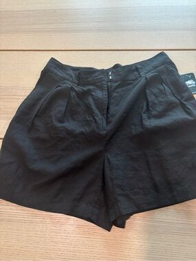 Roots Black Pleated High-Waist Bermuda Shorts